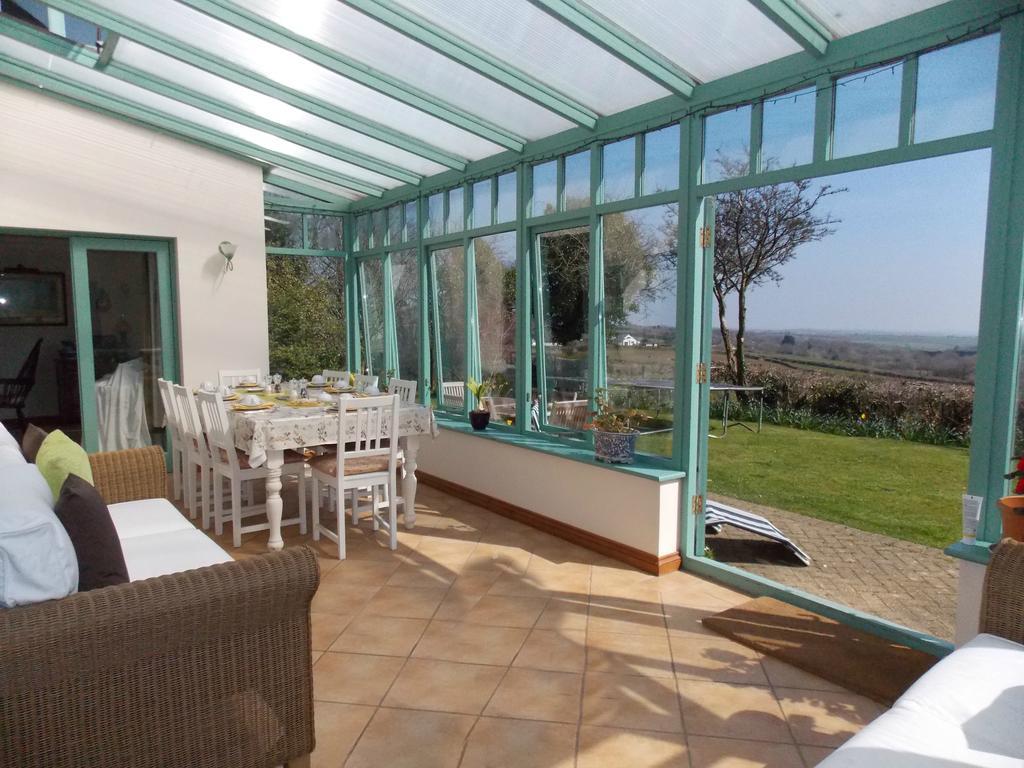 Trecarne House Bed & Breakfast ลิสคาร์ด ภายนอก รูปภาพ