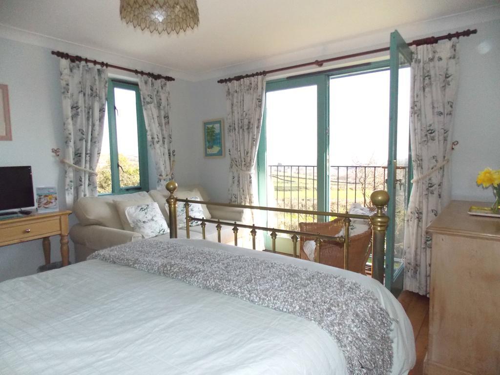 Trecarne House Bed & Breakfast ลิสคาร์ด ภายนอก รูปภาพ